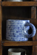 Caneca traços azuis